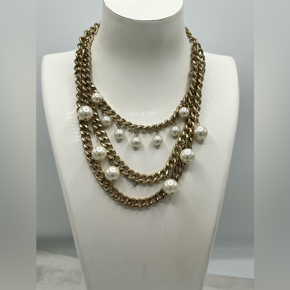 ✔️Gold Triple Chunky Chain Necklace with Various Sized Hanging Pearls - Picture 5 of 16